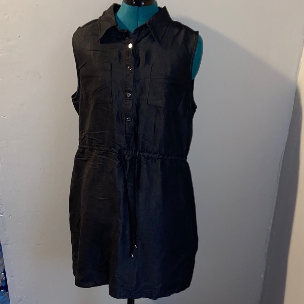Black Sleeveless Button-Up Dress